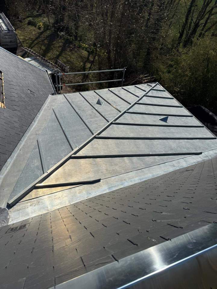 Nous réalisons des travaux de zinguerie de qualité.